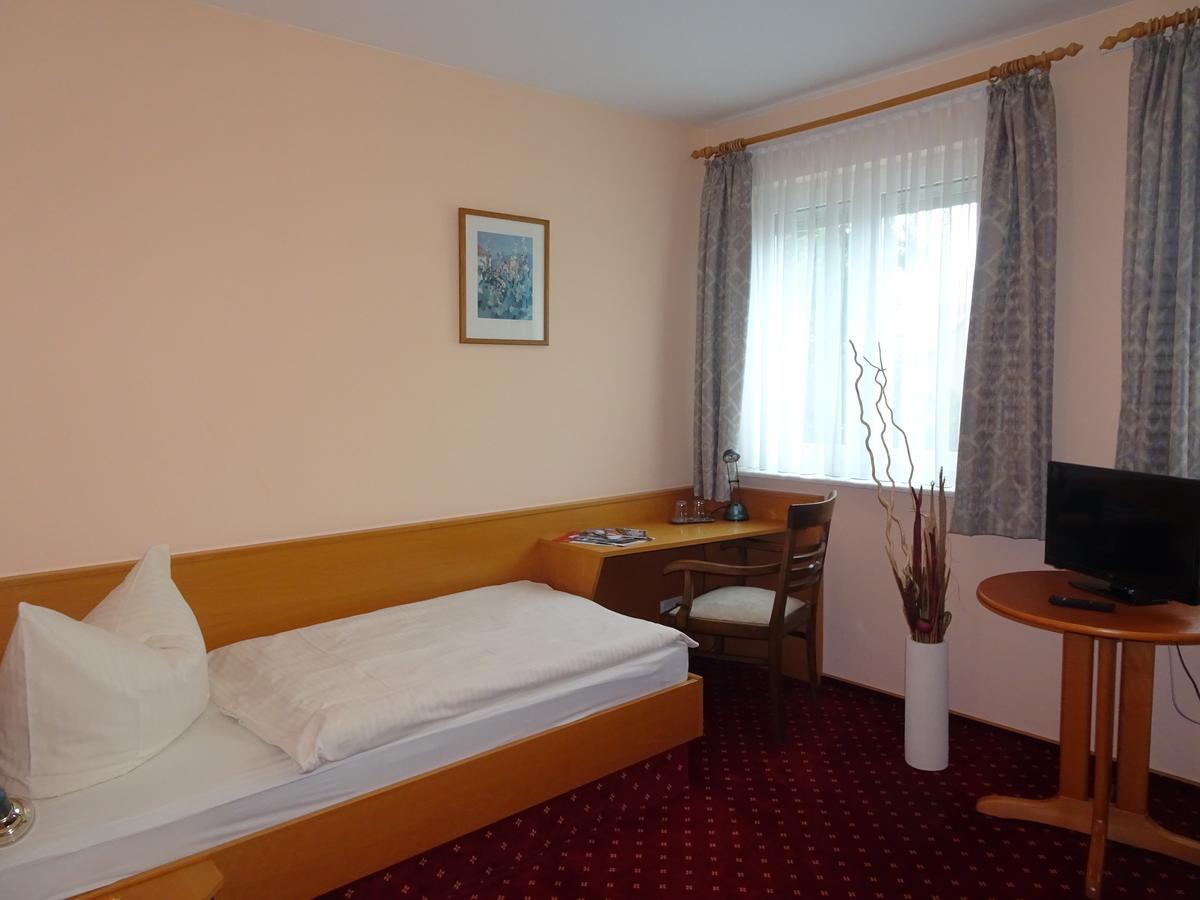 Hotel & Gasthof Zum Loewen Айзенах Екстериор снимка